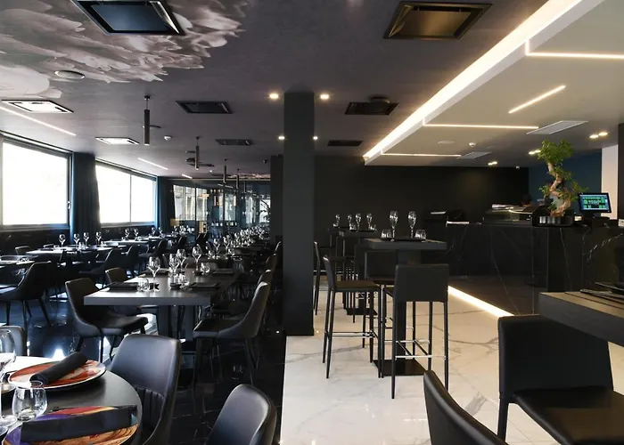 Demsi Palace Hotel & Restaurant